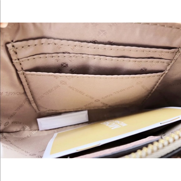 🌸Michael Kors Wristlet🌸 NWT - Picture 8 of 8